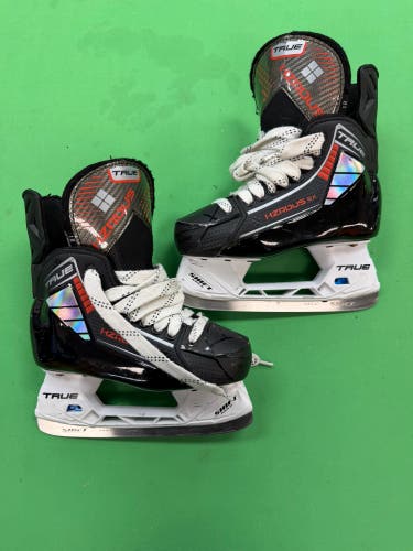 Junior True HZRDUS 5x Hockey Skates Regular Width Size 1 (Used)