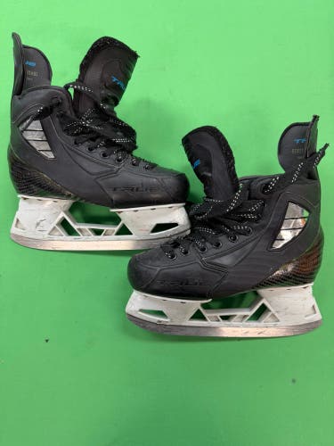 Intermediate True Pro Custom Hockey Skates Regular Width 6 (Used)