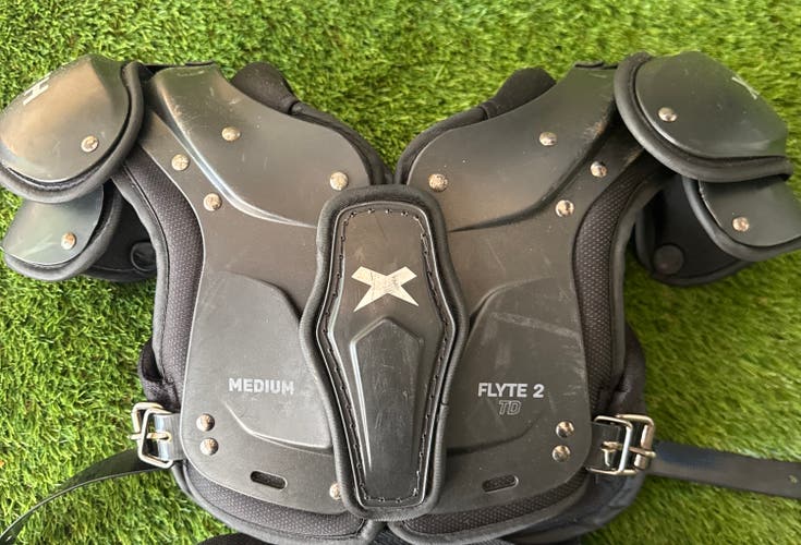 Medium Youth Xenith Flyte Shoulder Pads (Used)