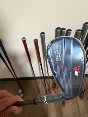 Men's TaylorMade MIlled Grind Right Handed Wedge Stiff Flex Steel Shaft (New)