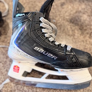 2025 Bauer Vapor Flylite Hockey Skates Regular Width Size 3 (Used)