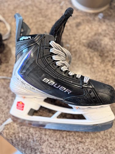 2025 Bauer Vapor Flylite Hockey Skates Regular Width Size 3 (Used)