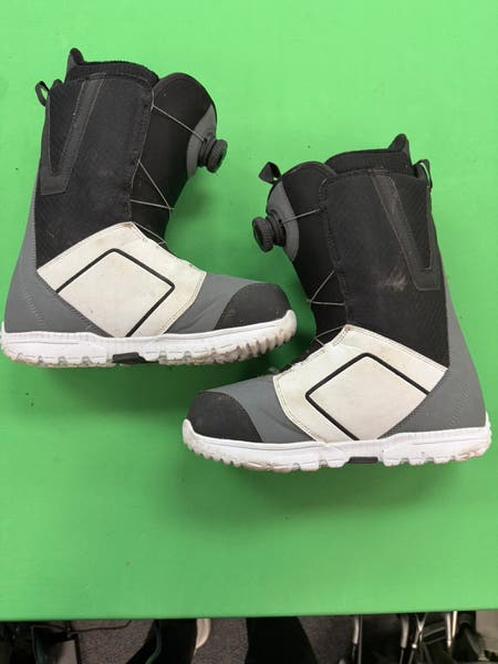 Size M 8.5 (W 9.5) Burton MOTO BOA Snowboard Boots (Used