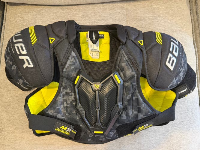 Medium Intermediate Bauer Supreme M3 Shoulder Pads (Used)