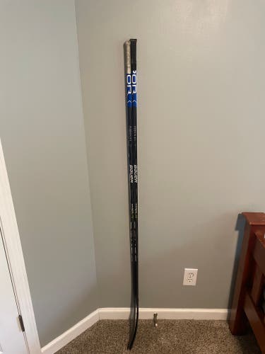 Senior Bauer Vapor Hyperlite Left Hand Hockey Stick Mid Pattern 77 Flex Pro Stock (Used)