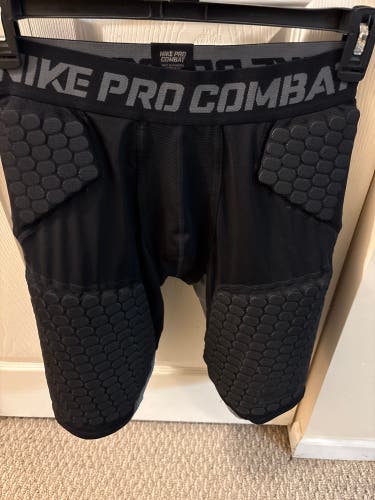 Large Nike pro combat (Used)