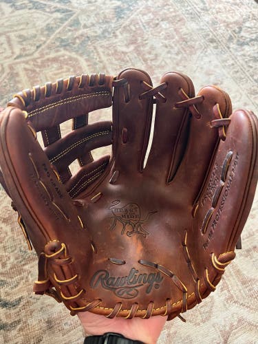 Arenado Pattern 2025 Rawlings Heart of the Hide RH Infield Baseball Glove 12" (like new)