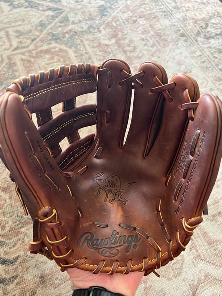 Arenado Pattern 2025 Rawlings Heart of the Hide RH Infield Baseball Glove 12" (like new)