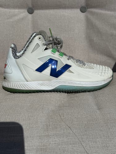 White Men's Size M 9.0 (W 10.0) New Balance Turf Cleats (Used)