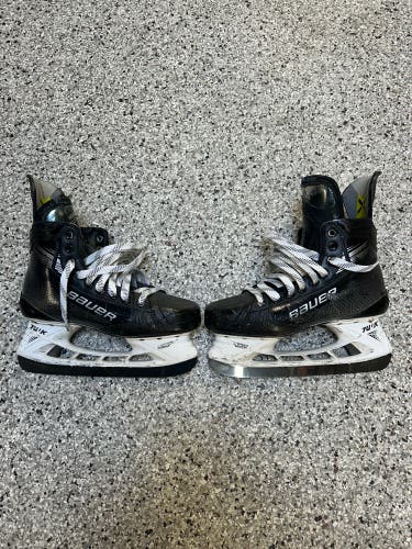 Bauer Vapor Hyperlite 2 Skates Pro Stock 8.5 Used