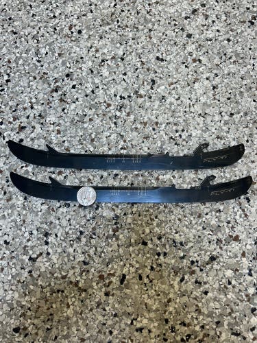 Bauer Fly-Ti Size 272 Hockey Steel Runners Great Condition