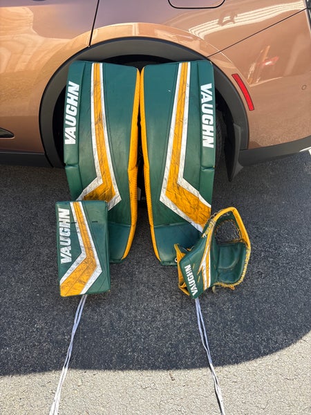 34" 2023 Vaughn Ventus SLR2 Goalie Leg Pads Set Pro Carbon (Used)