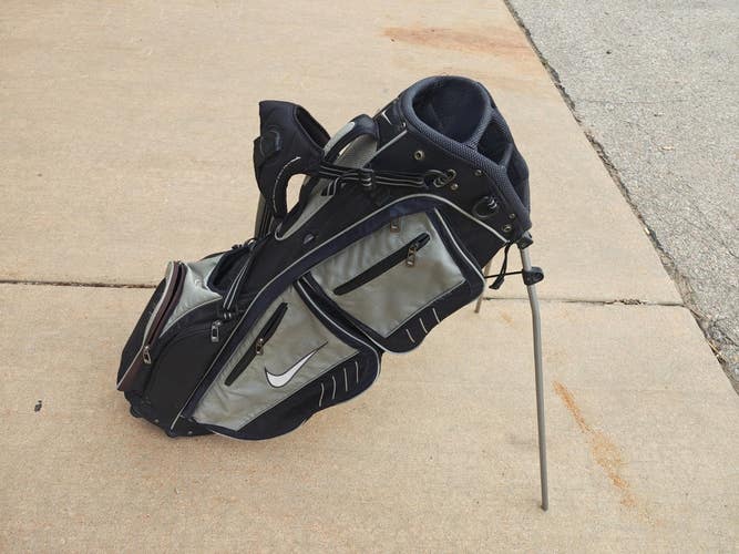 Nike 8 Divider Dual Strap Golf Stand Bag Black/Grey