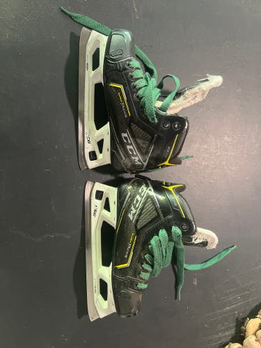 2020 CCM Super Tacks 9370 Hockey Goalie Skates Size 4.5 (Used)