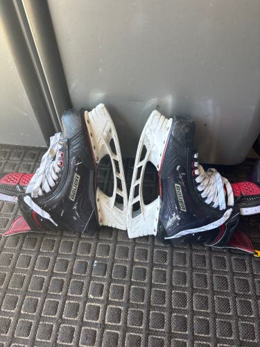 2017 Bauer Vapor 1X Hockey Skates Regular Width 9 (Used)