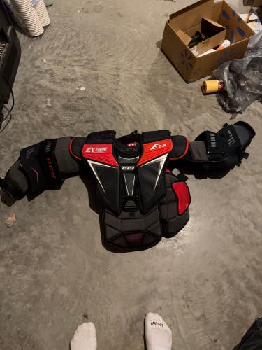 Medium CCM EFlex 2.9 Goalie Chest Protector (Used)