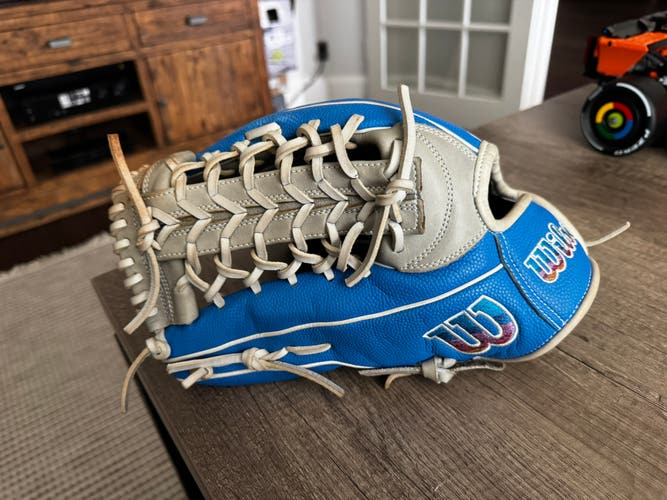 Wilson A2000 LH Baseball Glove 12.25" (Used)