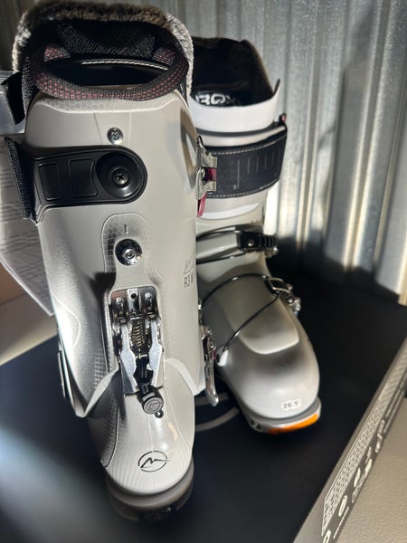 Mondo 26 & 26.5 Women's Roxa All Mountain R3W 95 TI Ski Boots (New)