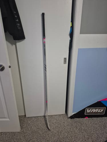 Junior Warrior Alpha LX2 Right Handed Hockey Stick P28 40 Flex (New)