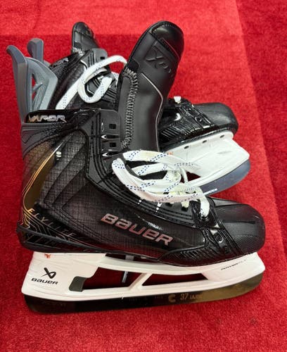 Pro Stock Bauer Vapor Hyperlite 2 Hockey Skates(Barely Used) size 7.75