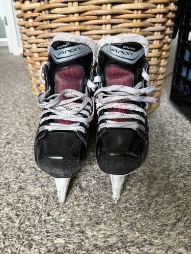 2017 Bauer Vapor X700 Hockey Goalie Skates Regular Width Size 2 (Used)