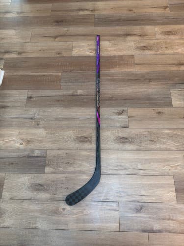 Junior Bauer Nexus Tracer Right Handed Hockey Stick P92 50 Flex (Used)