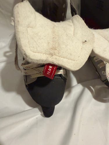 Easton Stealth S12 Hockey Skates Regular Width 11 (Used)