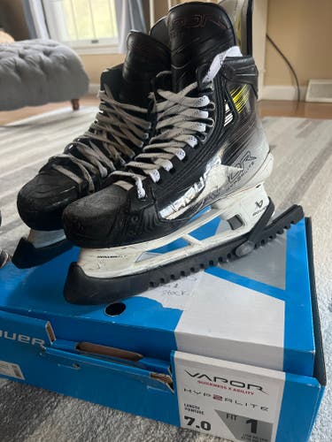 Black/White 2024 Bauer Vapor Hyperlite 2 Hockey Skates Regular Width 7 (Used)