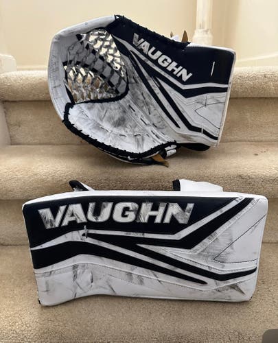 2023 Vaughn SLR3 Glove & Blocker - Full Right Handed (Used)