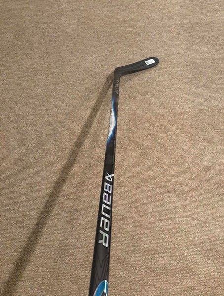 Brand New Intermediate Bauer Vapor Flylite Right Handed Hockey Stick P28 65 Flex