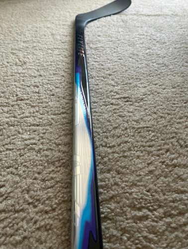 Brand New Intermediate Bauer Vapor Flylite Right Handed Hockey Stick P92 55 Flex (New)