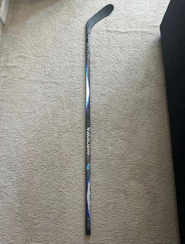 Brand New Senior Bauer Vapor Flylite Right Handed Hockey Stick P28 87 Flex (New)