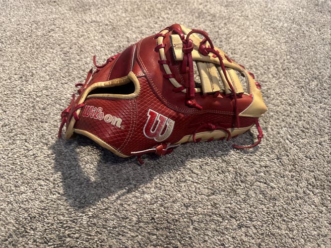 2024 Wilson A2K 1679 RH First Base Baseball Glove 12.5" (Used)