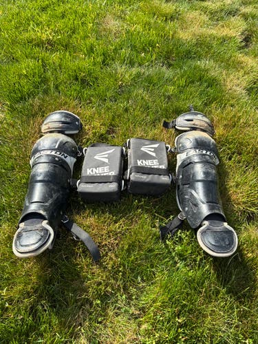 Black Easton Black Magic 2.0 Catcher's Set + mitt, bag and knee pads (Used)