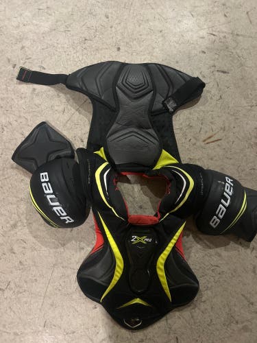 Men's Large Junior Bauer Vapor 2X Pro Shoulder Pads (Used)