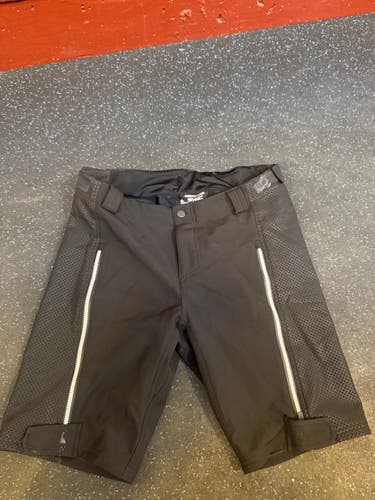 Black Large Men's SYNC Shorts (Used)