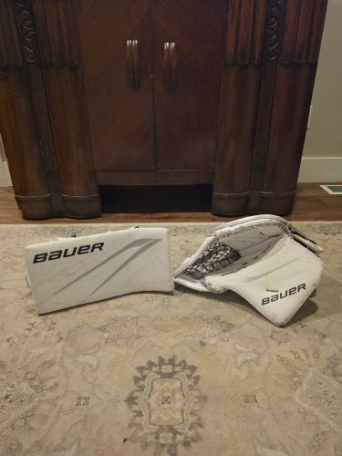 Bauer Hyperlite 2 Regular Glove and Blocker(Used)