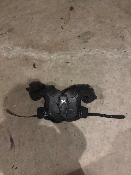 Medium Youth Xenith Flyte Shoulder Pads (Used)