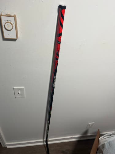 Senior Bauer Vapor Flylite Left Hand Hockey Stick P88 77 Flex (Used)