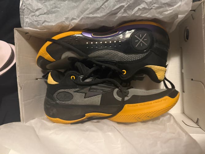 Men's Size M 11.0 (W 12.0) Shoes (New)