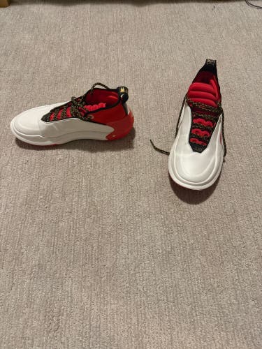 Men's Size M 10.5 (W 11.5) Shoes (New)