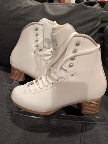 Figure Skates Jackson Aspire XP Size 6 (New)