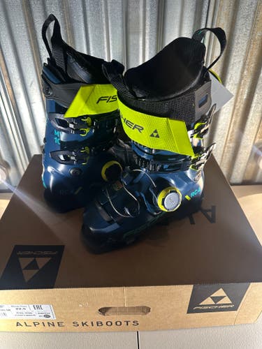 Mondo 22 & 22.5 Women's Fischer Ski Boots (New)