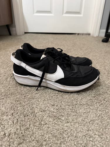 Black Men's Size M 11.0 (W 12.0) Adult Nike Shoes (Used)