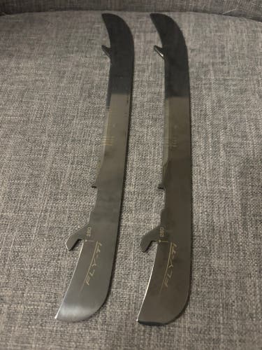 Bauer Fly Ti Hockey Steel Runners Size 280 New