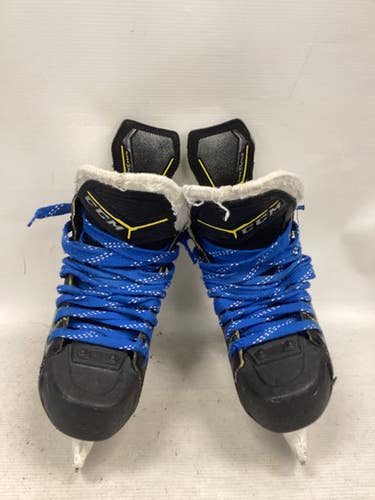 Used CCM SUPER TACKS 9380 Intermediate Hockey Skate Intermediate 3.5 11851-S000045699