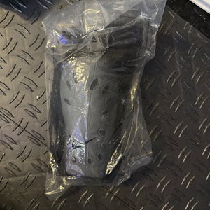 Medium Nike Mercurial lite Shin Guards (New)