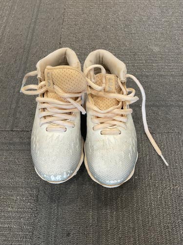 Used Under Armour BASEBALL CLEATS BB/SB Cleats White Youth 13.0 11614-S000234999