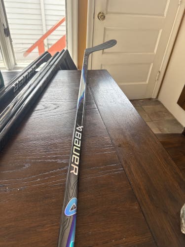 Senior Bauer Vapor Flylite Right Handed Hockey Stick P28 70 Flex (New)