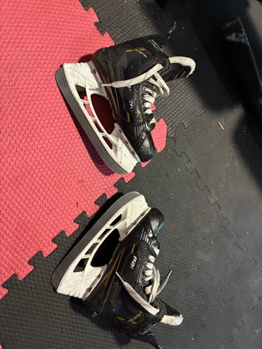 Black/Yellow 2024 Bauer Supreme M50 Pro Hockey Skates Regular Width Pro Stock Size 4 (Used)